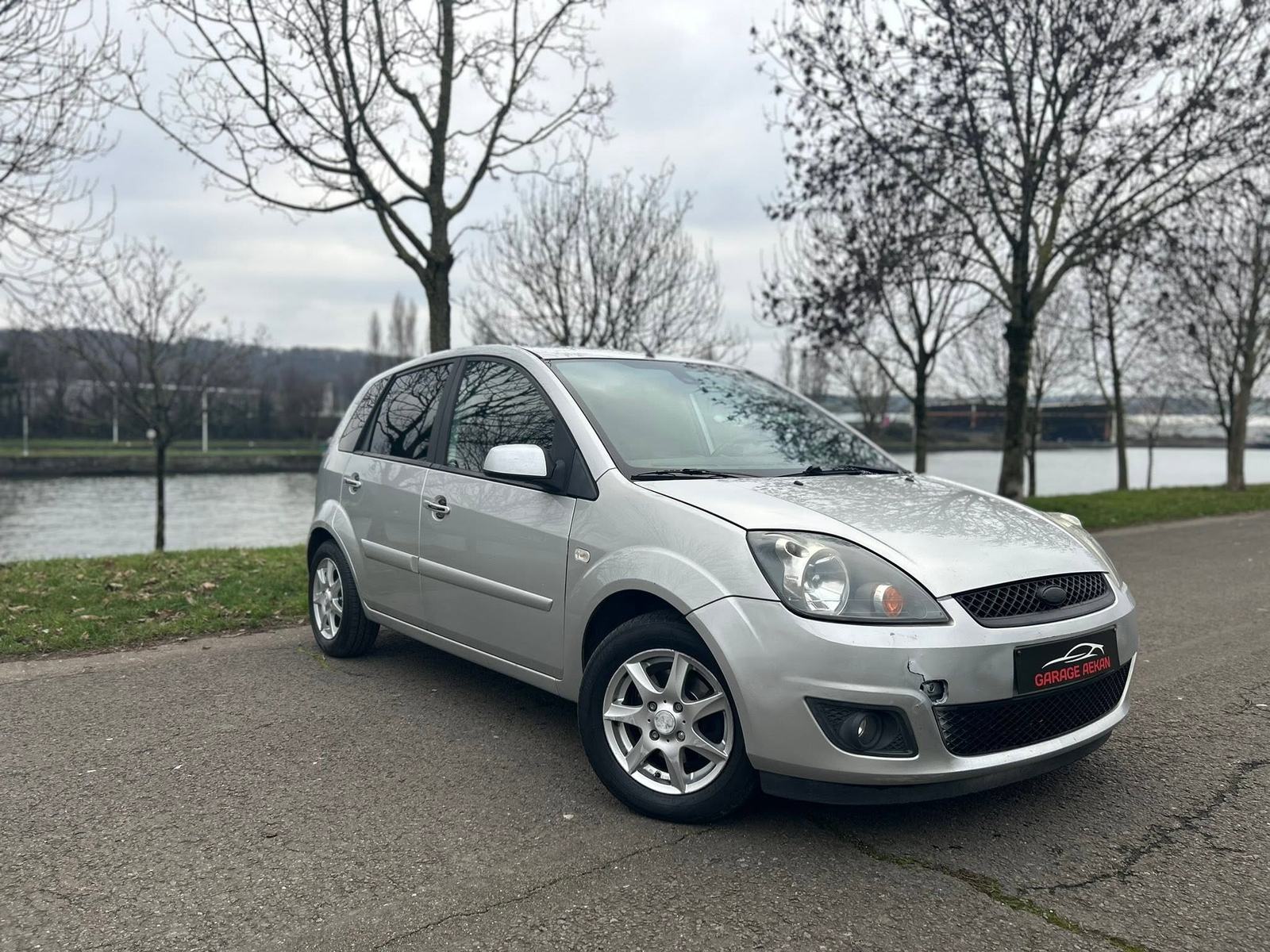 Ford Fiesta : photo 1