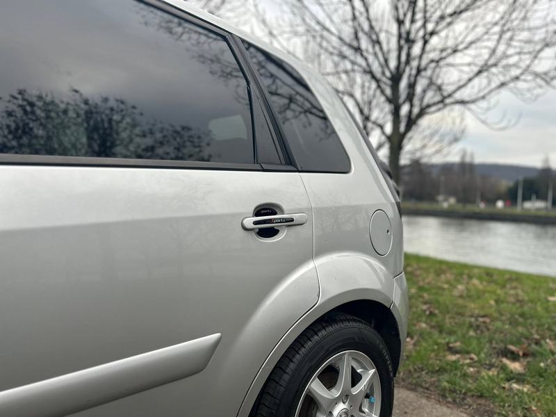 Ford Fiesta : photo 2