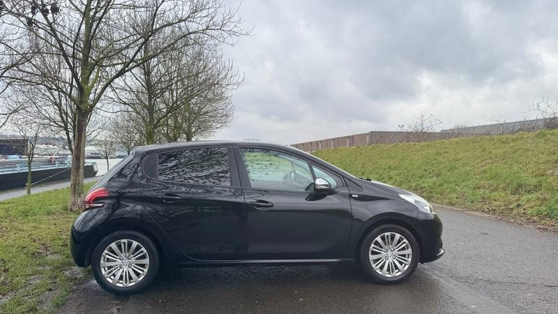 Peugeot 208 : photo 8