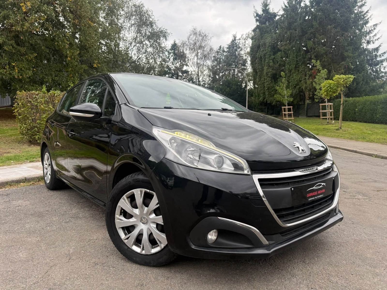 Peugeot 208 : photo 1